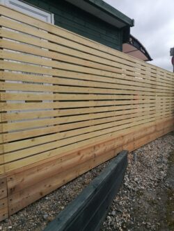 Contemporary style fence in kit form and ideal for longer fence runs.