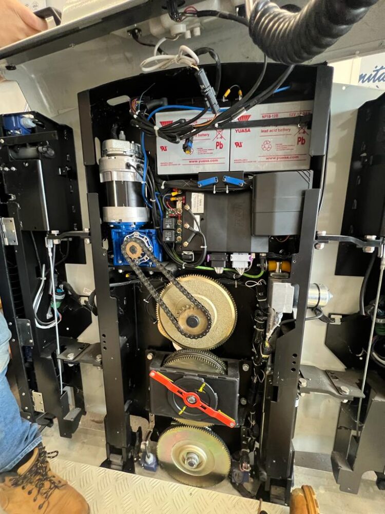 Wheel chair lift internal mechanism